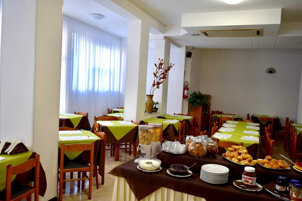 Oxford Hotell Rimini Exteriör bild